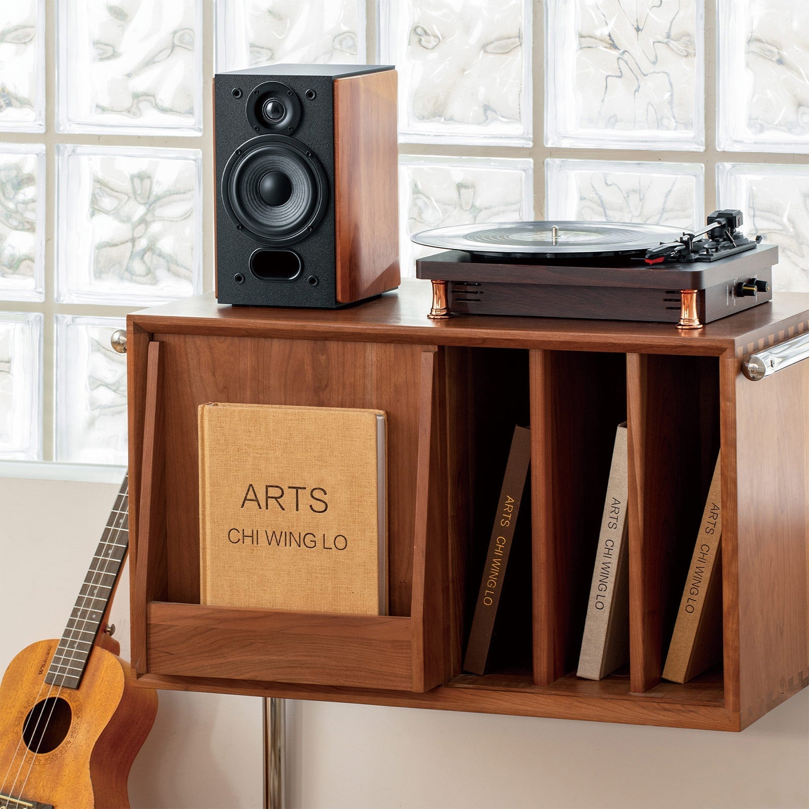 R1380T Powered Bookshelf Speakers