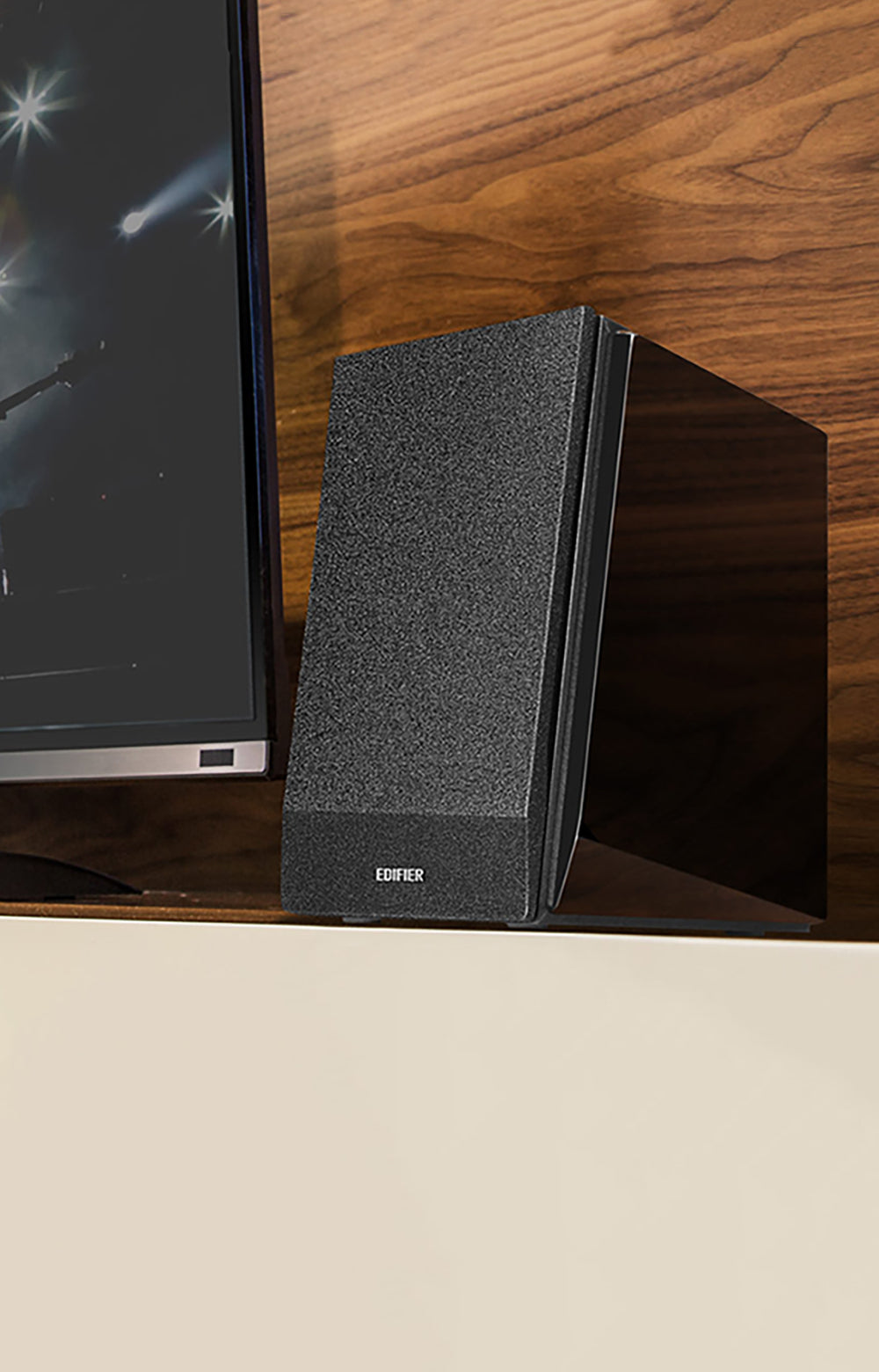 R1850DB Bookshelf Speakers with Subwoofer Output – Edifier Australia